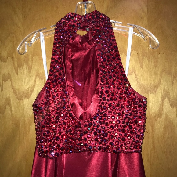 Red Prom Dress 💃🏽👗💗💕 - Picture 4 of 4